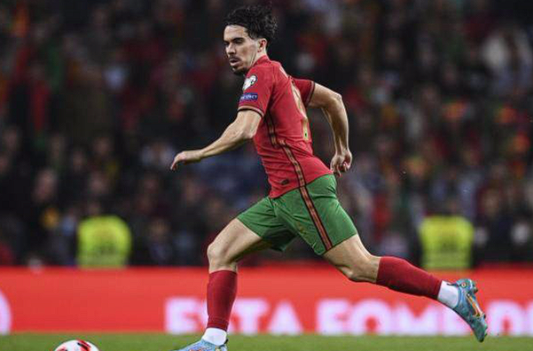 巴黎欧冠爆冷负葡体：维蒂尼亚剖析进攻顽疾 控球优势难掩效率危