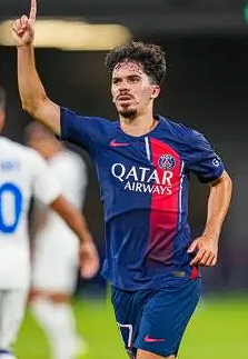 巴黎欧冠爆冷负葡体：维蒂尼亚剖析进攻顽疾 控球优势难掩效率危