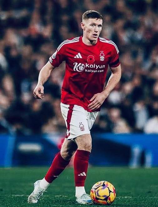 曼联引援动态：中场革新与左边锋补强策略解析