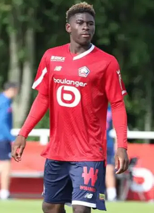 曼联引援动态：中场革新与左边锋补强策略解析