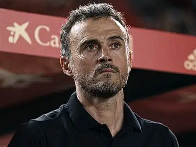 曼联选帅遇阻：恩里克倾向留巴黎，红魔另寻新帅人选