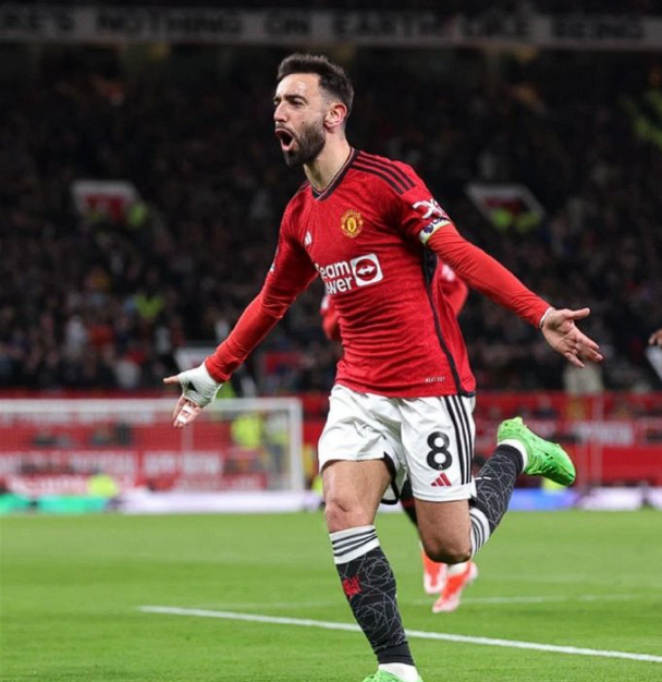 曼联中场引援新动向：特林达德成潜在目标背后的多维考量